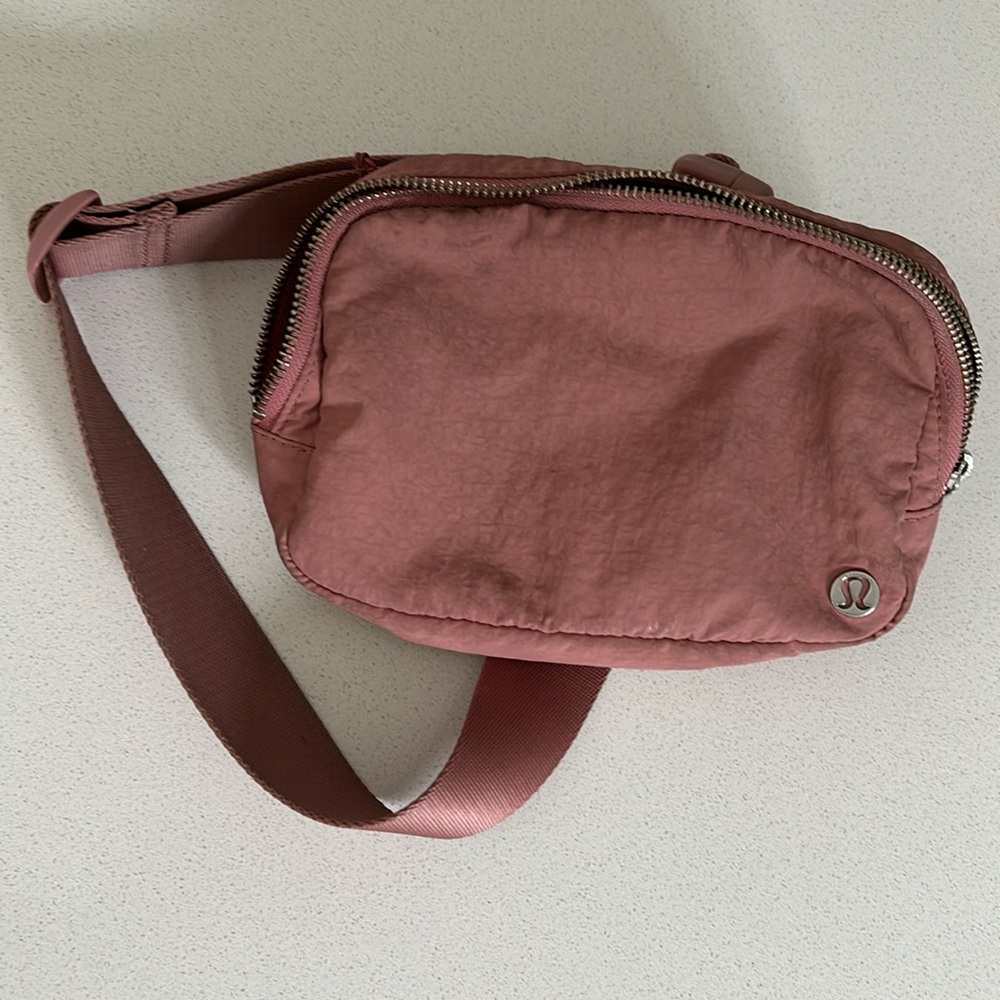 Dusty rose color everywhere belt bag